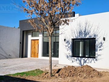 Hermosa Casa en venta en 1 planta San Matias Area 5 PG