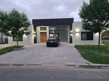 Hermosa Casa en venta en 1 planta San Matias Area 5 PG