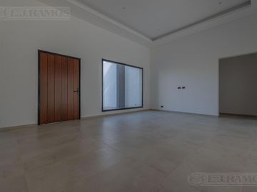 Hermosa Casa en venta en 1 planta San Matias Area 5 PG
