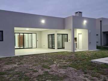Hermosa Casa en venta en 1 planta San Matias Area 5 PG