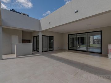 Hermosa Casa en venta en 1 planta San Matias Area 5 PG