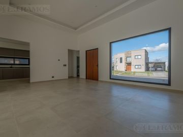Hermosa Casa en venta en 1 planta San Matias Area 5 PG