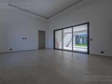 Hermosa Casa en venta en 1 planta San Matias Area 5 PG