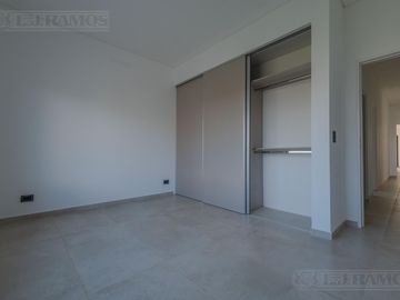 Hermosa Casa en venta en 1 planta San Matias Area 5 PG
