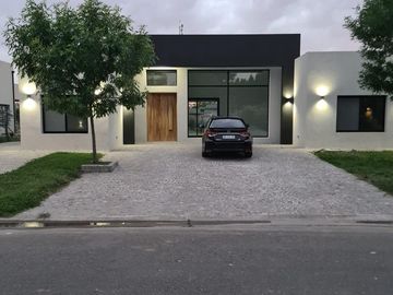 Hermosa Casa en venta en 1 planta San Matias Area 5 PG