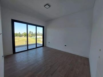 Casa en venta - 3 Dormitorios 3 Baños - 220Mts2 - Villa Rosa, Pilar