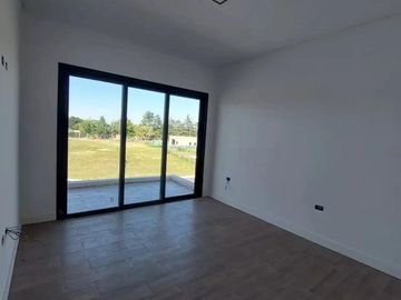 Casa en venta - 3 Dormitorios 3 Baños - 220Mts2 - Villa Rosa, Pilar