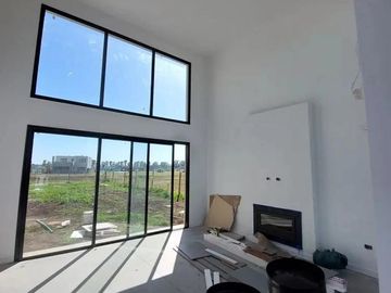 Casa en venta - 3 Dormitorios 3 Baños - 220Mts2 - Villa Rosa, Pilar