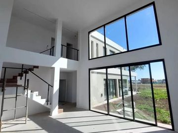 Casa en venta - 3 Dormitorios 3 Baños - 220Mts2 - Villa Rosa, Pilar