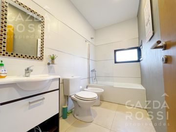 VENTA  con renta - Departamento 3 amb con jardín en  Espacio las cavas, Canning