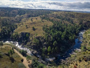 Exclusivo Campo con Costa de Río en Atos Pampa