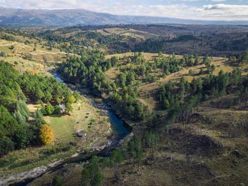 Exclusivo Campo con Costa de Río en Atos Pampa