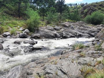 Exclusivo Campo con Costa de Río en Atos Pampa