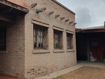 VENTA Casa 4 dormitorios. Calle Agüero. JK