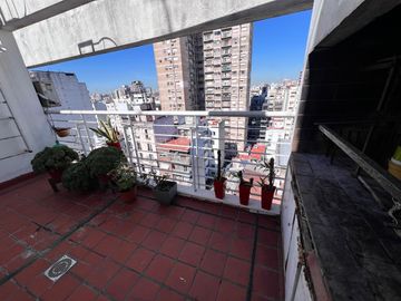 Venta departamento de 2 ambientes con cochera muy luminoso en Almagro!