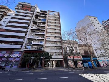 Venta departamento de 2 ambientes con cochera muy luminoso en Almagro!