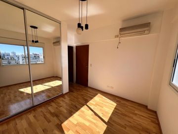 Venta departamento de 2 ambientes con cochera muy luminoso en Almagro!