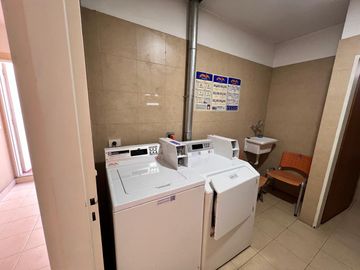 Venta departamento de 2 ambientes con cochera muy luminoso en Almagro!