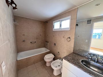 Venta departamento de 2 ambientes con cochera muy luminoso en Almagro!