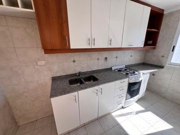 Venta departamento de 2 ambientes con cochera muy luminoso en Almagro!
