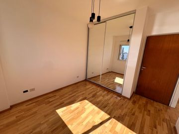 Venta departamento de 2 ambientes con cochera muy luminoso en Almagro!
