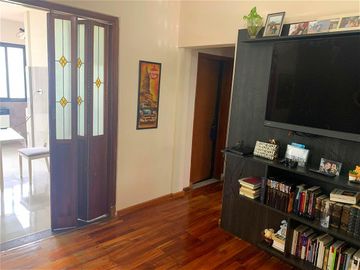 IMPECABLE CASA UBICADA EN CARLOS CROCE 2089, BANDFIELD.