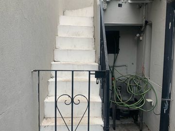 IMPECABLE CASA UBICADA EN CARLOS CROCE 2089, BANDFIELD.