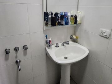IMPECABLE CASA UBICADA EN CARLOS CROCE 2089, BANDFIELD.