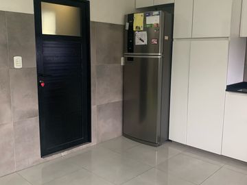 IMPECABLE CASA UBICADA EN CARLOS CROCE 2089, BANDFIELD.