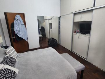 IMPECABLE CASA UBICADA EN CARLOS CROCE 2089, BANDFIELD.