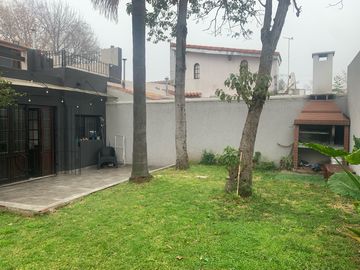 IMPECABLE CASA UBICADA EN CARLOS CROCE 2089, BANDFIELD.