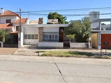 Edificio Comercial en venta - 6 Dormitorios 4 Baños - 479Mts2 - Bahía Blanca