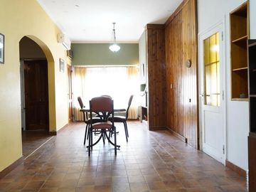 Edificio Comercial en venta - 6 Dormitorios 4 Baños - 479Mts2 - Bahía Blanca