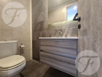 Venta en Renata Norte Pinamar I Departamento de un dormitorio en suite con cochera - Permuta