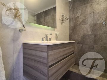Venta en Renata Norte Pinamar I Departamento de un dormitorio en suite con cochera - Permuta