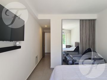 Venta en Renata Norte Pinamar I Departamento de un dormitorio en suite con cochera - Permuta