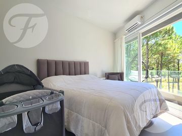 Venta en Renata Norte Pinamar I Departamento de un dormitorio en suite con cochera - Permuta