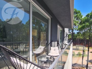 Venta en Renata Norte Pinamar I Departamento de un dormitorio en suite con cochera - Permuta