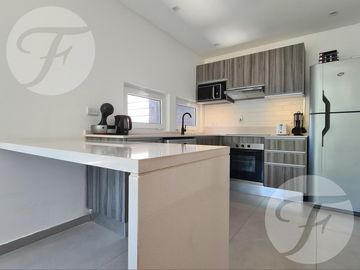 Venta en Renata Norte Pinamar I Departamento de un dormitorio en suite con cochera - Permuta