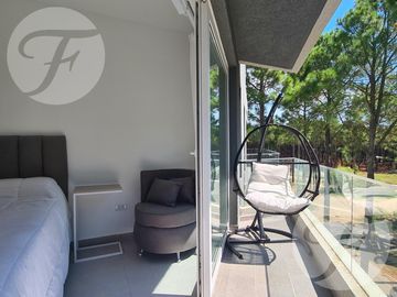 Venta en Renata Norte Pinamar I Departamento de un dormitorio en suite con cochera - Permuta