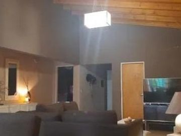 Casa en venta - 2 Dormitorios 2 Baños - Cocheras - 427Mts2 - General Rodríguez