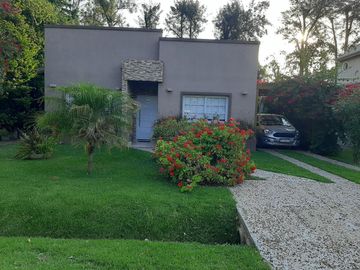 Casa en venta - 2 Dormitorios 2 Baños - Cocheras - 427Mts2 - General Rodríguez