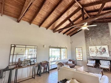Chacra en Venta de 3 hectáreas. Casa con pileta. Country Las Vizcachas, Exaltación de la Cruz
