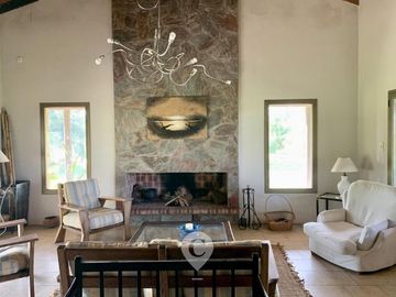 Chacra en Venta de 3 hectáreas. Casa con pileta. Country Las Vizcachas, Exaltación de la Cruz