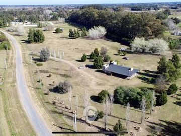 Chacra en Venta de 3 hectáreas. Casa con pileta. Country Las Vizcachas, Exaltación de la Cruz