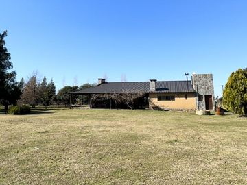 Chacra en Venta de 3 hectáreas. Casa con pileta. Country Las Vizcachas, Exaltación de la Cruz
