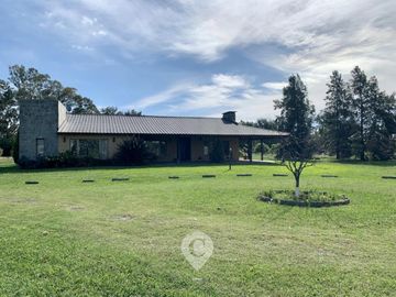 Chacra en Venta de 3 hectáreas. Casa con pileta. Country Las Vizcachas, Exaltación de la Cruz