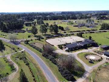 Chacra en Venta de 3 hectáreas. Casa con pileta. Country Las Vizcachas, Exaltación de la Cruz
