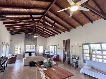 Chacra en Venta de 3 hectáreas. Casa con pileta. Country Las Vizcachas, Exaltación de la Cruz