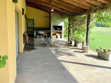 Chacra en Venta de 3 hectáreas. Casa con pileta. Country Las Vizcachas, Exaltación de la Cruz